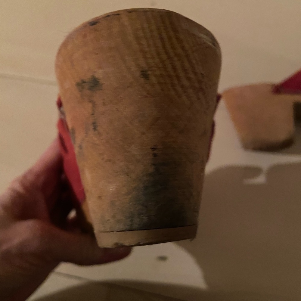 Red clogs - Picture 2 of 3